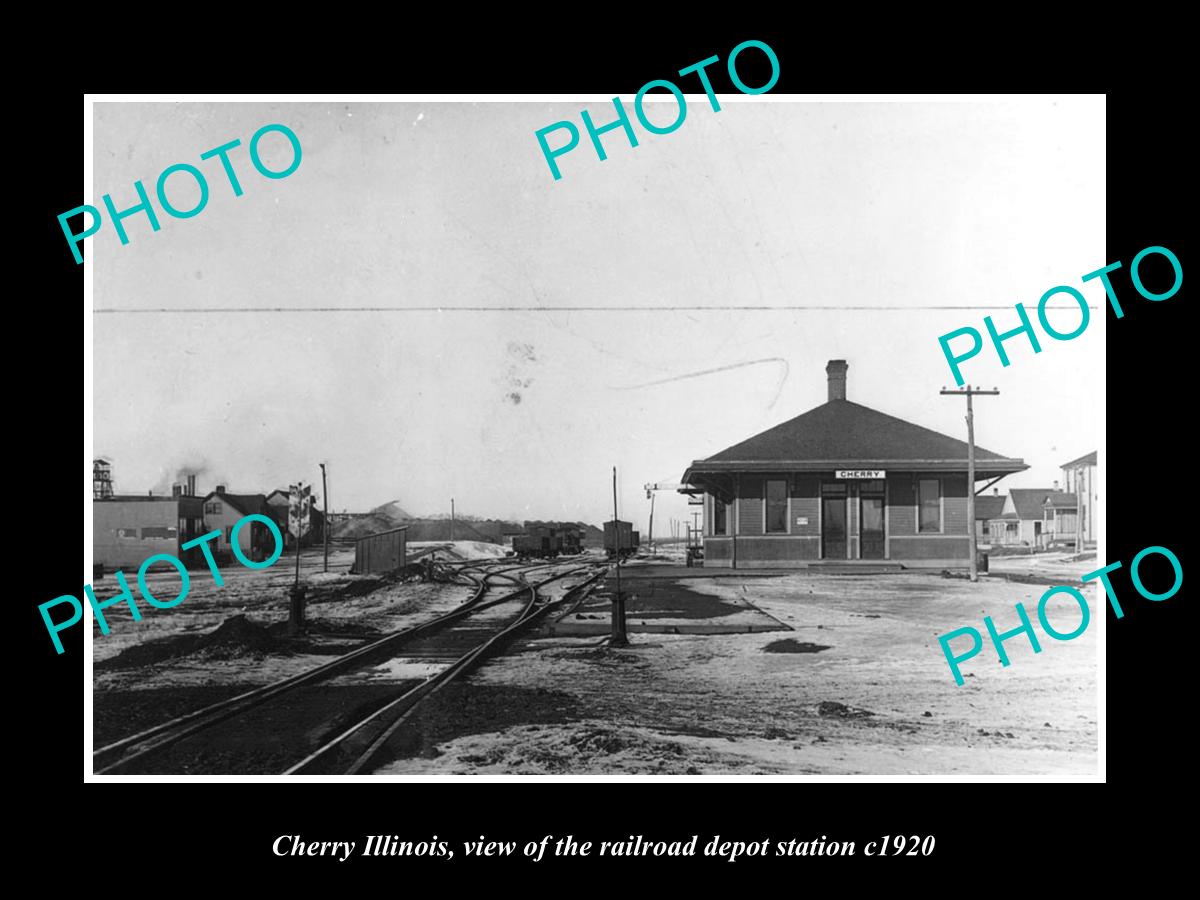 OLD LARGE HISTORIC PHOTO OF CHERRY ILLINOIS, RAILROAD DEPOT STATION c1920