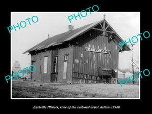 OLD LARGE HISTORIC PHOTO OF EARLVILLE ILLINOIS, THE RAILROAD DEPOT STATION c1940