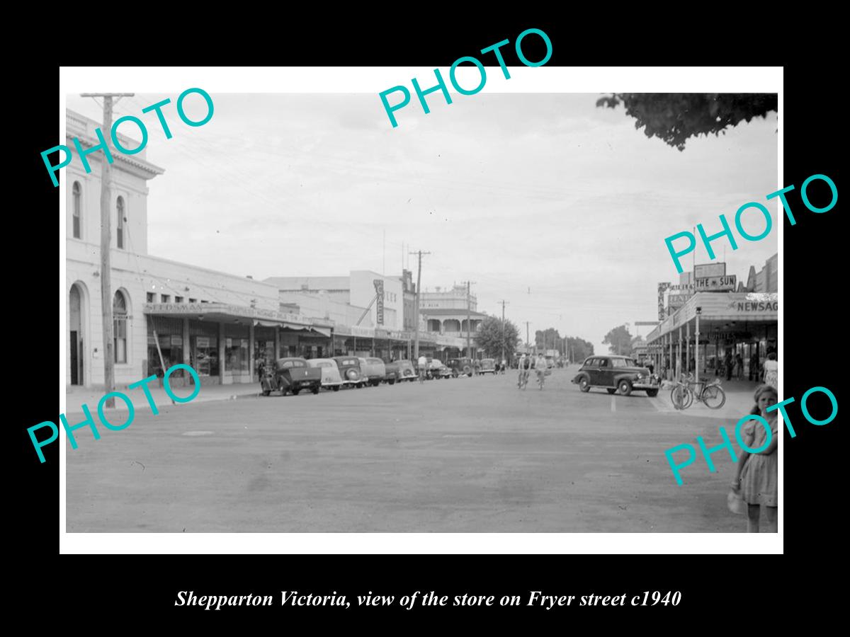 OLD LARGE HISTORIC PHOTO OF SHEPPARTON VICTORIA, VIEW OF STORES ON FRYER St 1940