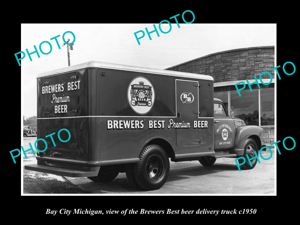 OLD LARGE HISTORIC PHOTO OF BAY CITY MICHIGAN, THE BREWERS BEST BEER TRUCK c1950