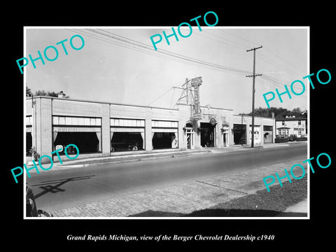 OLD LARGE HISTORIC PHOTO OF GRAND RAPIDS MICHIGAN, THE CHEVROLET CAR STORE c1940