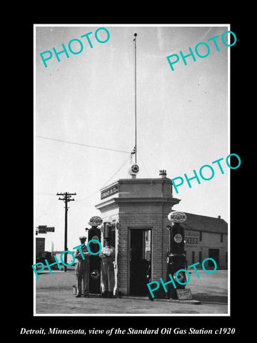 OLD LARGE HISTORIC PHOTO OF DETROIT MINNESOTA, THE STANDARD OIL GAS STATION 1920