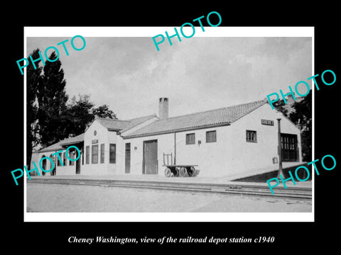 OLD LARGE HISTORIC PHOTO OF CHENEY WASHINGTON, THE RAILROAD DEPOT STATION c1940