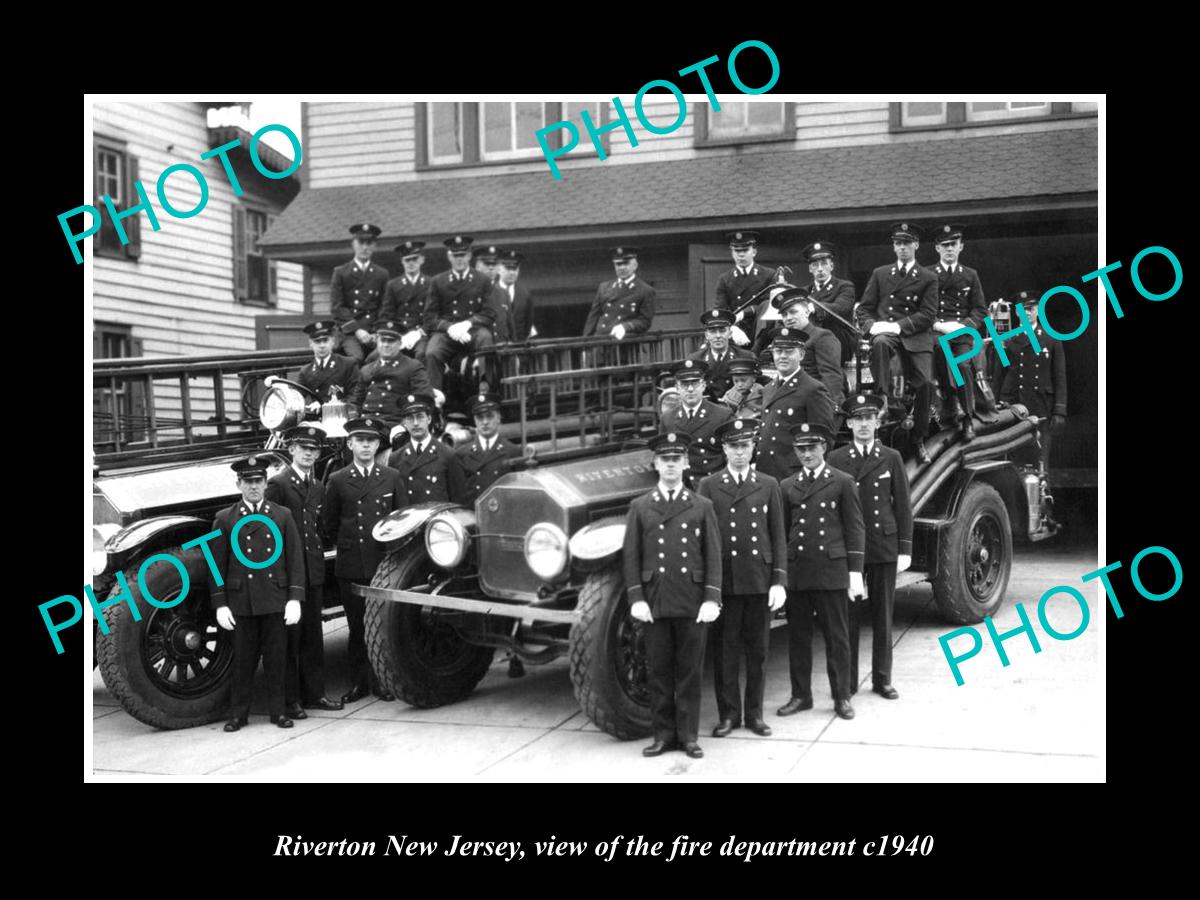 OLD LARGE HISTORIC PHOTO OF RIVERTON NEW JERSEY, THE FIRE DEPARTMENT CREW c1940